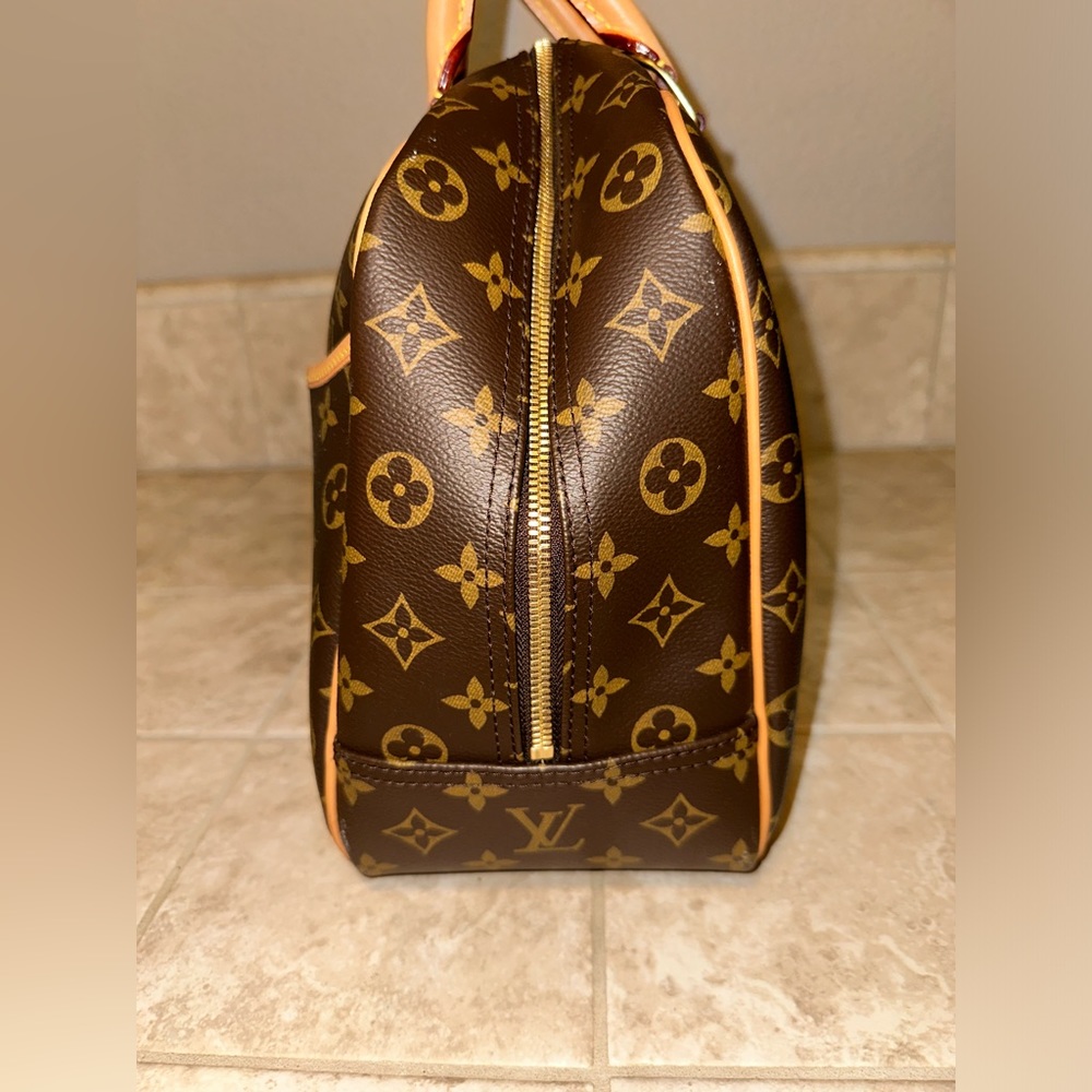 Louis Vuitton Deauville Vanity - Picture 6 of 17